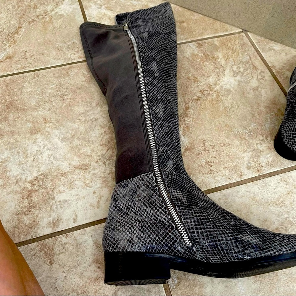 Michael Kors Gray Snakeskin & Seude Gray Boots